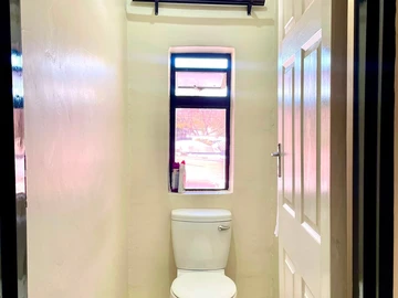 6 Bedroom Flat & Apartment