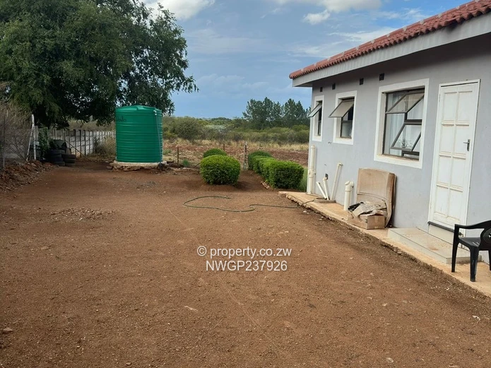 Spacious 3-Bed House in Matsheumhlope with Borehole