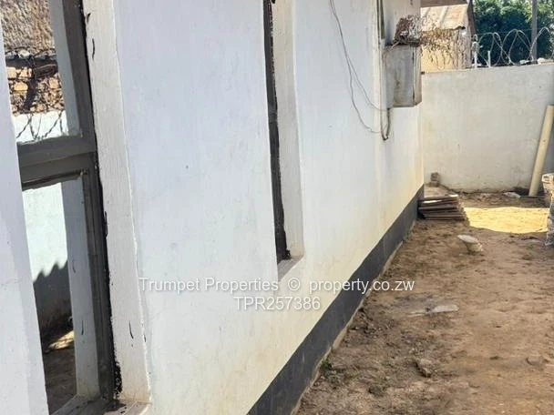 4-Bed Norton Home — Title deeds, Borehole