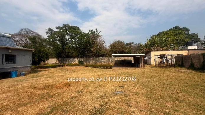 Newlands Office: 780m² with 10 Big Offices + a Conference Space on 6,100m² — Paved Drive & Borehole