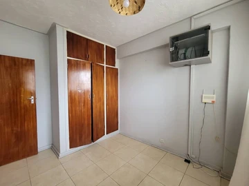 2 Bedroom Flat & Apartment