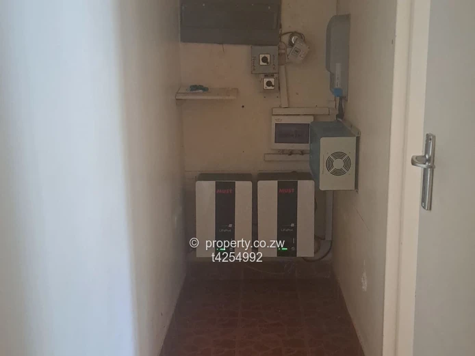 Greystone Park neat 6 bedroomed house to Rent 