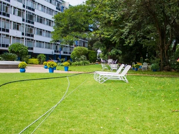 2 Bedroom Flat & Apartment