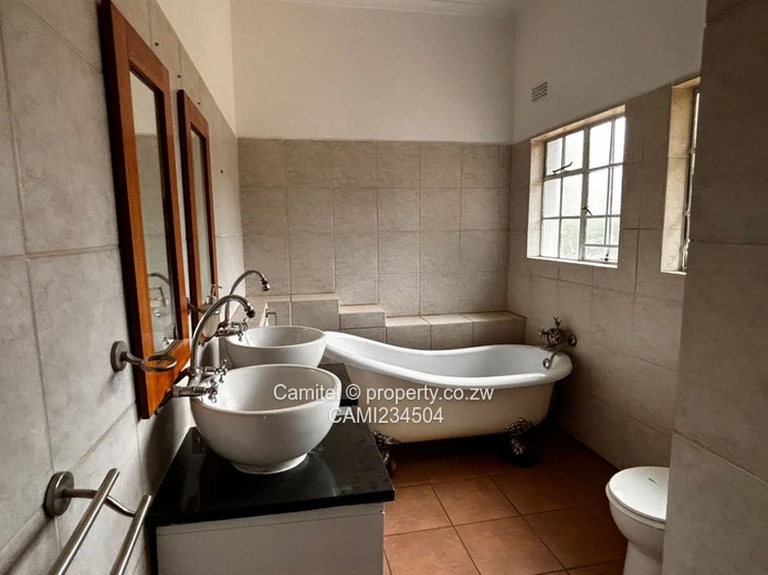 Greendale North house with six beds having 2 ensuite, swimming pool 