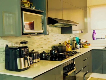 4 Bedroom Flat & Apartment