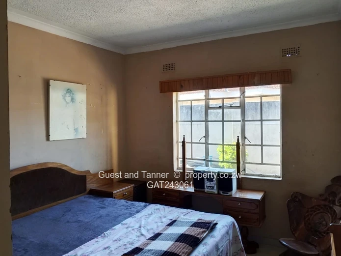 4 Bedroomed house For Sale In Mainway Meadows