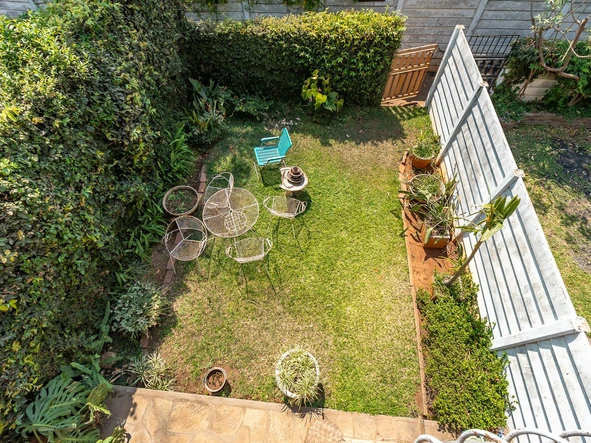 2 Bedroom Flat & Apartment