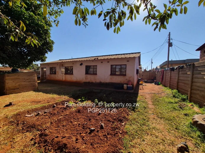 5 Bedroom House For Sale in Warren Park D (Sole Mandate)