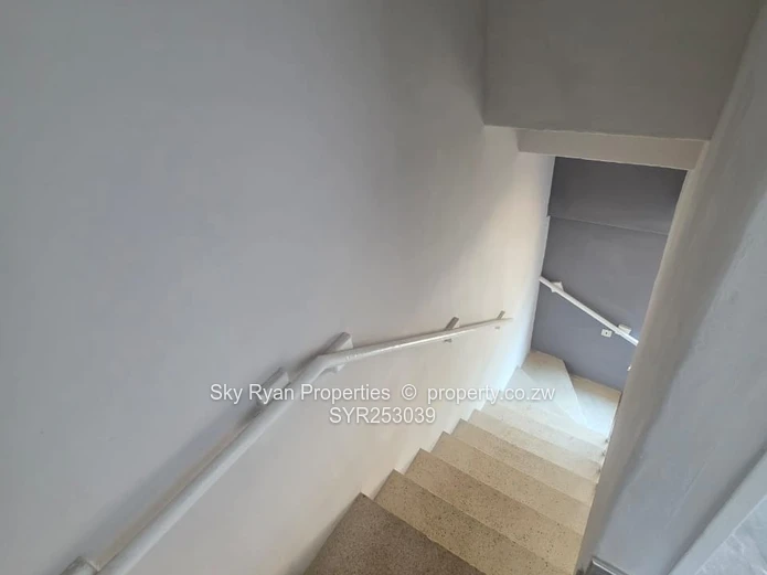 Avenues 2 Bed Flat To Let 