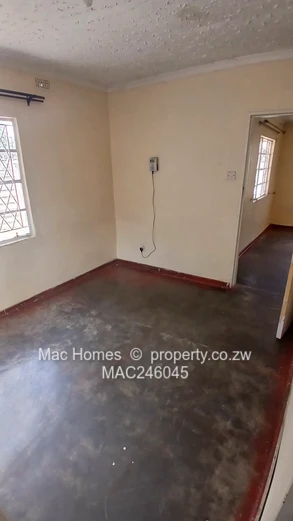 4-Bed Home for Rent in Zengeza — Spacious 750m² Plot with Fireplace