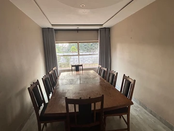 6 Bedroom House