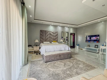 6 Bedroom House