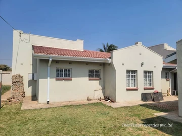 2 Bedroom Flat & Apartment