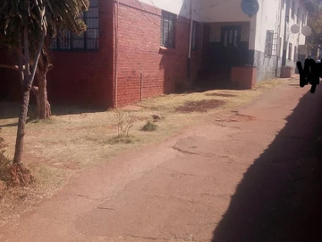 2 Bedroom Flat & Apartment