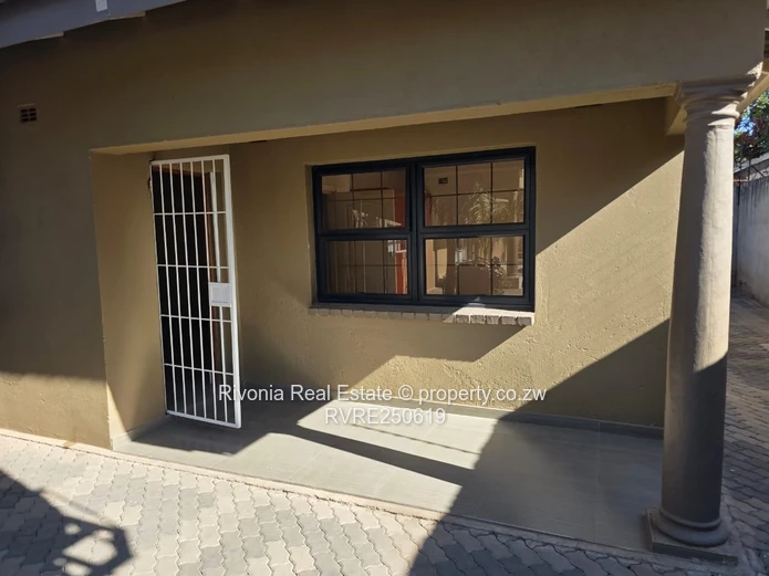 Spacious 3-Bed Home in Glen View with Borehole & Parking