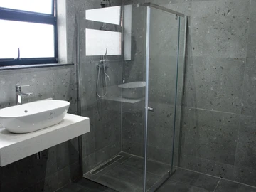 4 Bedroom Flat & Apartment