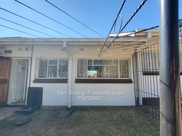 A well-kept unit in a sought after complex (Sole Mandate)