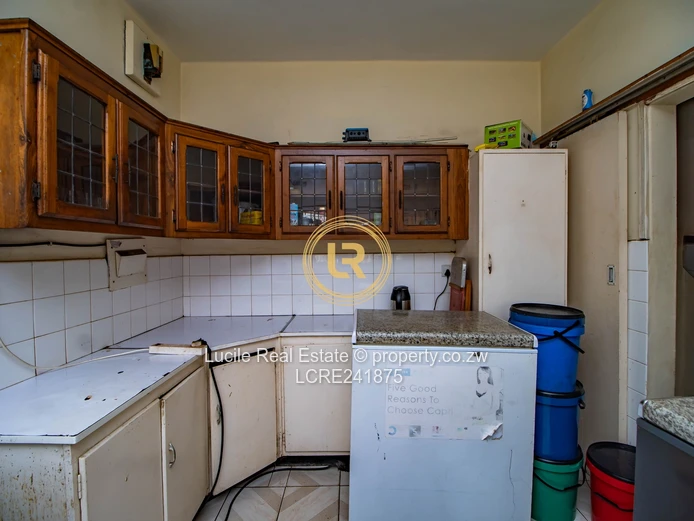 Spacious 2-Bed Apartment at Beaufort Manor, Avenues | Garage