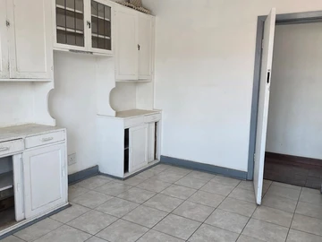 2 Bedroom Flat & Apartment