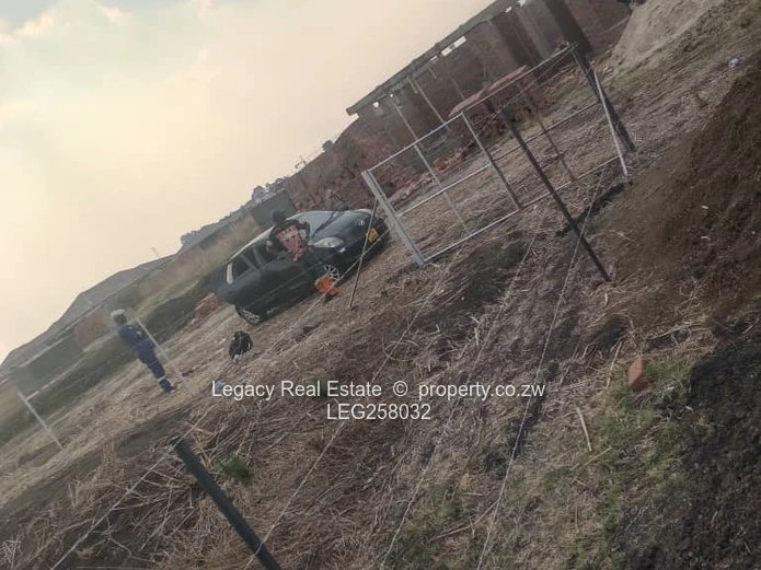 400 m² Partly-Fenced Stand in Glaudina — Serviced