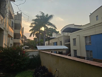 3 Bedroom Flat & Apartment