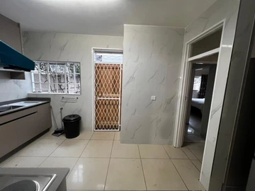 4 Bedroom Flat & Apartment