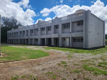 5 Bedroom Flat & Apartment