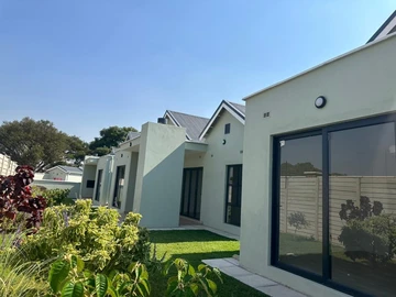 3 Bedroom Flat & Apartment