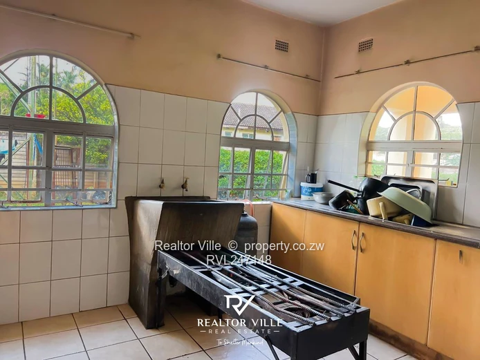 Spacious 7-Bed Westgate Home with Large Kitchen & Borehole