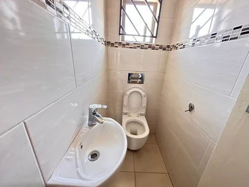 3 Bedroom Flat & Apartment