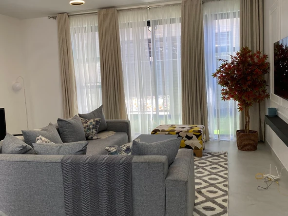 2 Bedroom Flat & Apartment