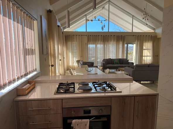 3 Bedroom Flat & Apartment