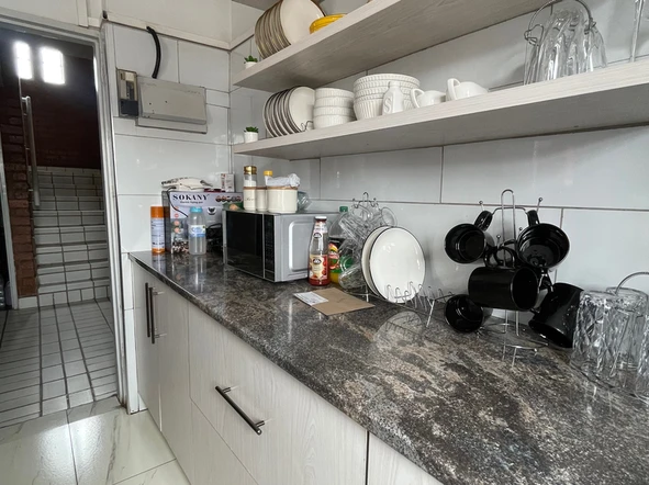 2 Bedroom Flat & Apartment