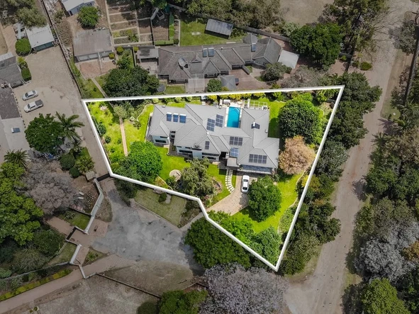 10 Bedroom House