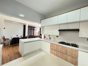 3 Bedroom Flat & Apartment