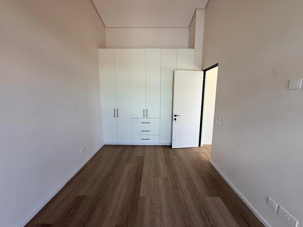 2 Bedroom Flat & Apartment