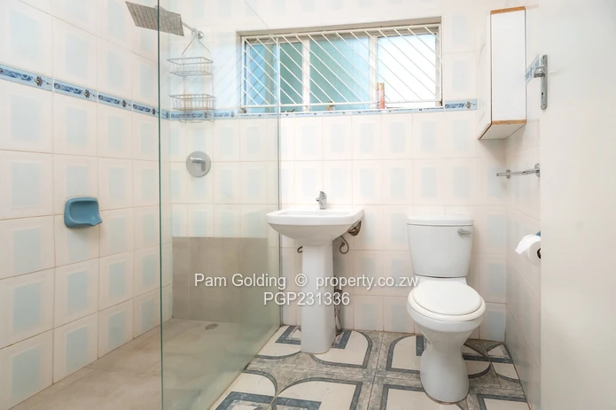 Neat and Spacious Family Home!!