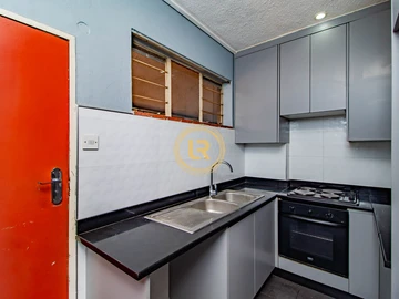 2 Bedroom Flat & Apartment