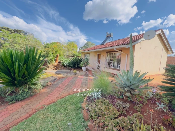 2BR Borrowdale Home — Walled Garden, Paved Drive & Water Tank