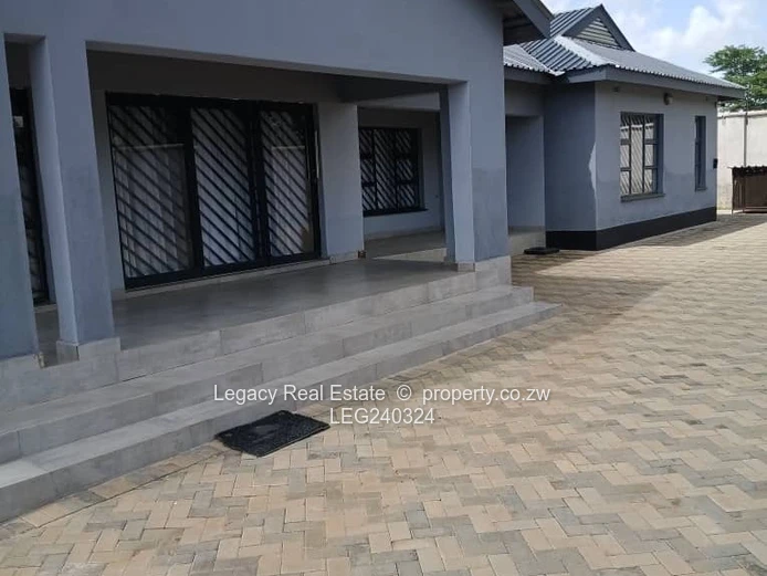 ExquisiteFamily Residence With Cottage For Sale In Mapako, Chinhoyi