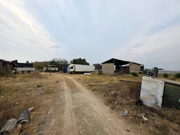 Commercial & Industrial Land