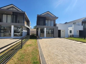 3 Bedroom Flat & Apartment