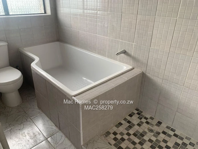 Modern 3-Bed (Main Ensuite) Cottage  100sqm house on 1000sqm land