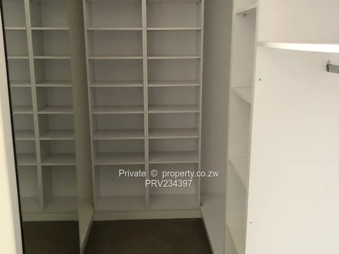 Beautifully Renovated Highlands Townhouse (With Modern Finishings) (Sole Mandate)