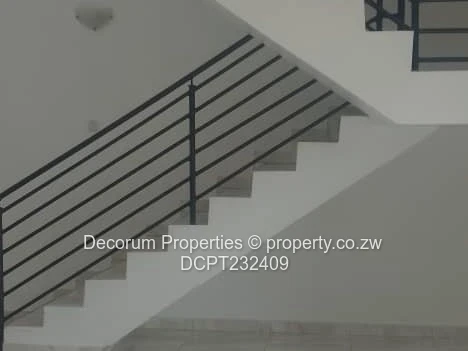 Spacious 2-Bed Strathaven Flat 