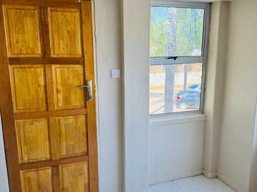 2 Bedroom Flat & Apartment