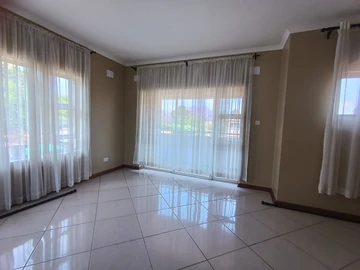 3 Bedroom Flat & Apartment
