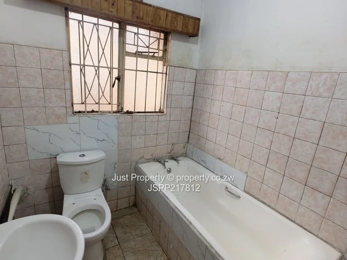 Specious 3-Bed Home With Garden & Carport : Warren Park 1 (Rental)
