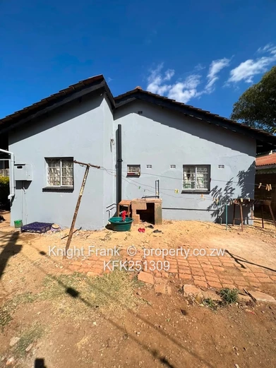 3-Bed Hatcliffe Home - Gated Verandah, Carport & Tiled