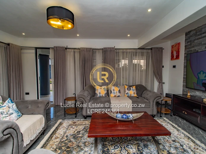 Modern 4-bedroom Home in Exclusive Helensvale